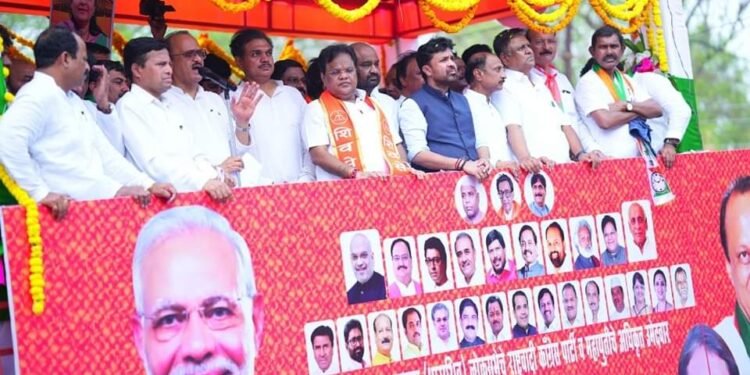 आधी सास-याला निवडून दिले आता सुनेला निवडून द्या-अजित पवार