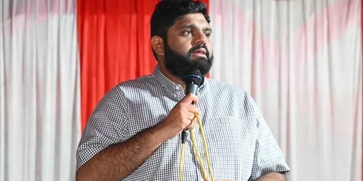 तू कोणाला जॅक देऊन, टॉमी देऊन लागली का नोकरी?-मल्हार पाटील यांचा ओमराजे यांना सवाल