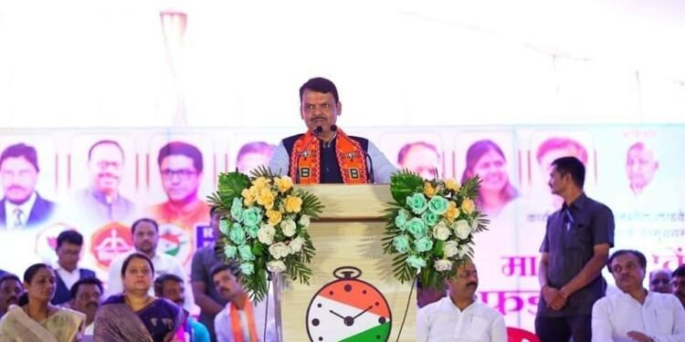 धाराशिव लोकसभा मतदारसंघाचा विकास करायचा असेल तर अर्चना ताईंना निवडून द्या-देवेंद्र फडणवीस