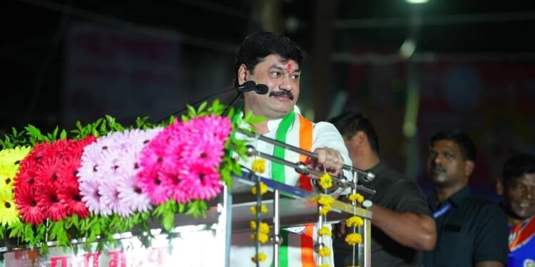 संविधानास सूर्य, चंद्र असेपर्यंत कोणीही बदलणार नाही-धनंजय मुंडे