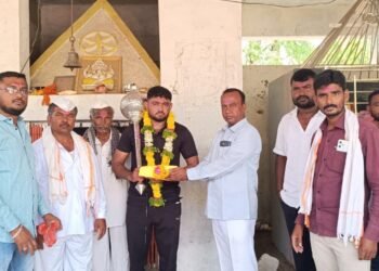 भोंजा हवेलीचा पैलवान नेताजी भांदुर्गे चांदीच्या गदेचा मानकरी