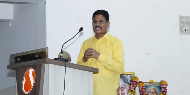 श्री सिध्दीविनायक परिवाराची उद्योग निष्ठा महाराष्ट्राला आदर्शवत-कवी इंद्रजित भालेराव