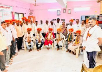 दहावी गुणवंत विद्यार्थ्यांचा ग्रामपंचायत वालवडच्या वतीने सत्कार