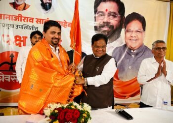 आरोग्यदूत डॉ.राहुल घुले यांचा आरोग्य मंत्री ना.डॉ. तानाजीराव सावंत यांच्या हस्ते शिवसेनेत समर्थकांसह प्रवेश