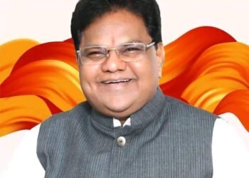 गरम पाणी अंगावर पडून गंभीर जखमी झालेल्या चिमुकलीला आरोग्यमंत्री तानाजीराव सावंत यांच्याकडून मदतीचा हात