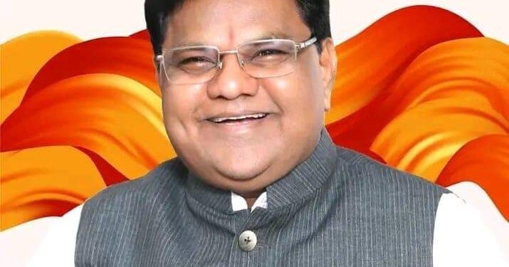 गरम पाणी अंगावर पडून गंभीर जखमी झालेल्या चिमुकलीला आरोग्यमंत्री तानाजीराव सावंत यांच्याकडून मदतीचा हात