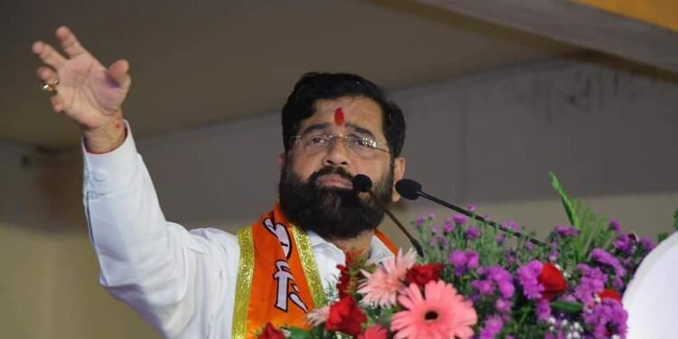 एकाचा प्रवेश, दुसऱ्याचा मेळावा, तिसऱ्याला बसवले गाडीत तर चौथ्याला बसवले हेलिकॉप्टरमध्ये मुख्यमंत्र्यांनी -इच्छुकांमध्ये भरली एनर्जी