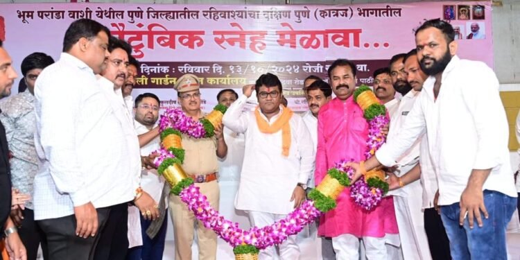 कात्रज पुणे येथील कौटुंबिक स्नेह मेळाव्यात प्रा. डॉ. तानाजीराव सावंत यांना विकासाच्या मुद्द्यावर आगामी विधानसभा निवडणुकीत पुन्हा निवडून देण्याचा निर्धार