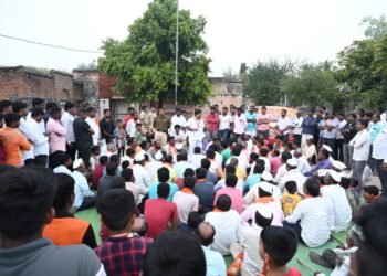 परंडा तालुक्यातील विविध गावांना डॉ. तानाजी सावंत यांच्या भेटी, नागरिकांचा उत्स्फूर्त प्रतिसाद