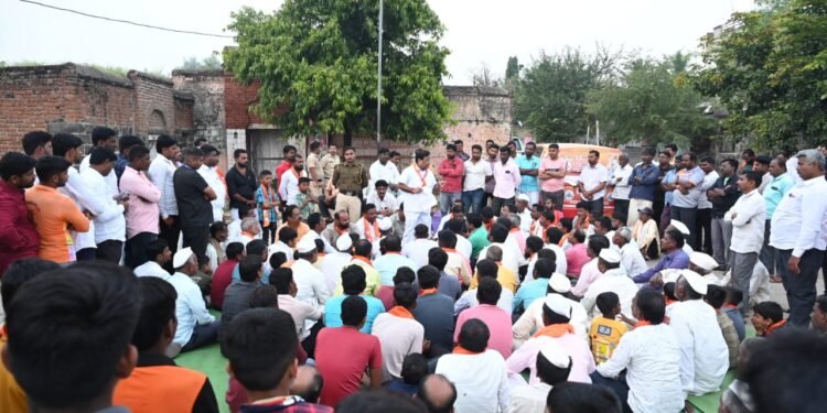 परंडा तालुक्यातील विविध गावांना डॉ. तानाजी सावंत यांच्या भेटी, नागरिकांचा उत्स्फूर्त प्रतिसाद