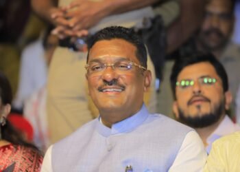 सामान्य माणसाचा असामान्य प्रवास-ना.प्रताप सरनाईकांच्या कर्तुत्वाची दमदार झेप!”