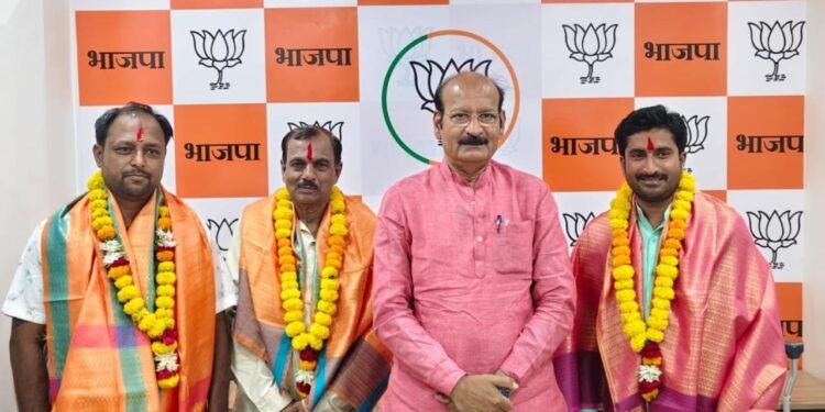 डॉ.संजय जहागीरदार, विशाल काशीद आणि हिमालय वाघमारे यांचा सत्कार