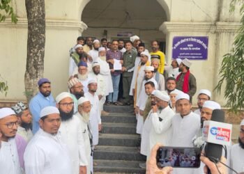 वक्फ संशोधन विधेयकाच्या विरोधात मुस्लिम समाज आक्रमक;कळंब तहसील कार्यालयावर शेकडोंच्या संख्येने धरणे आंदोलन