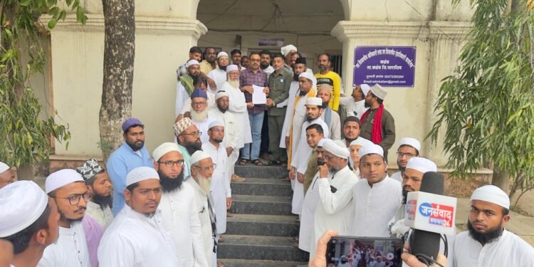 वक्फ संशोधन विधेयकाच्या विरोधात मुस्लिम समाज आक्रमक;कळंब तहसील कार्यालयावर शेकडोंच्या संख्येने धरणे आंदोलन