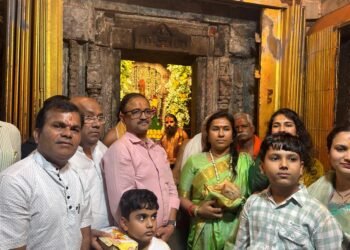 राज्यमंत्री मेघना साकोरे-बोर्डीकर यांनी तुळजाभवानी मातेचे घेतले दर्शन