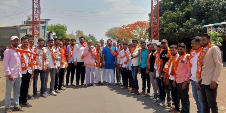 चिखली येथील उ.बा.ठा गटाच्या अनेक युवकांचा शिवसेनेत जाहीर प्रवेश