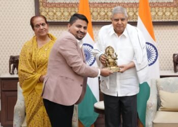 उपराष्ट्रपती जगदीश धनगड यांची आरोग्यदूत डॉ.राहुल घुले यांनी घेतली सदिच्छा भेट