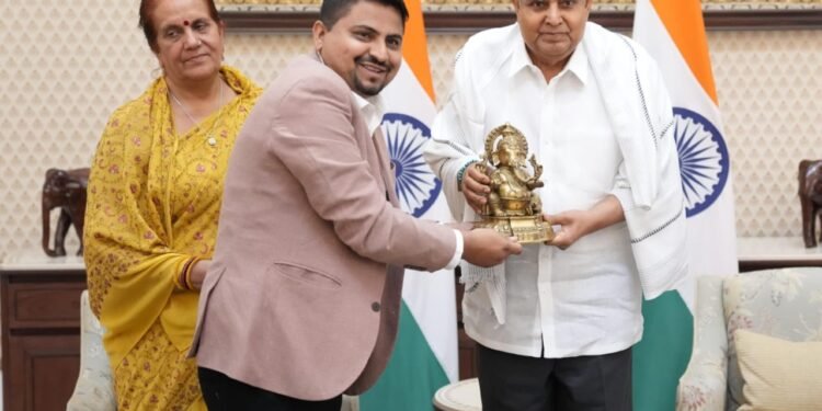 उपराष्ट्रपती जगदीश धनगड यांची आरोग्यदूत डॉ.राहुल घुले यांनी घेतली सदिच्छा भेट