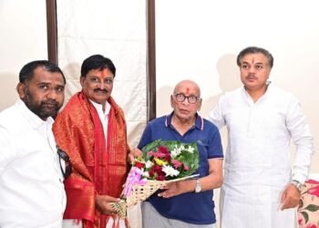 “जनतेशी नाळ जोडलेला नेता-डॉ.पदमसिंह बाजीराव पाटील”