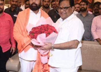 डॉ.तानाजी सावंत यांचं ‘कमबॅक’? उपमुख्यमंत्री एकनाथ शिंदें व माजी मंत्री डॉ.तानाजी सावंत यांची भेट राजकीय चर्चांना उधाण