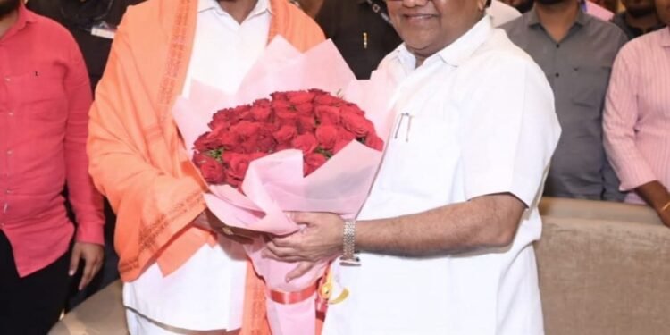 डॉ.तानाजी सावंत यांचं ‘कमबॅक’? उपमुख्यमंत्री एकनाथ शिंदें व माजी मंत्री डॉ.तानाजी सावंत यांची भेट राजकीय चर्चांना उधाण