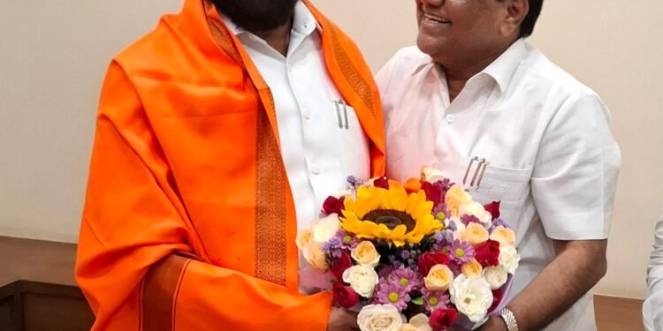 मुंबईत उपमुख्यमंत्री शिंदे आणि माजी मंत्री डॉ.तानाजी सावंत यांची महत्त्वपूर्ण भेट; पुनरागमनाच्या चर्चांना उधान