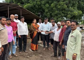 पिंपळगाव येथील दातखिळे कुटुंबाला डॉ.प्रतापसिंह पाटील यांची ५१ हजाराची आर्थिक मदत