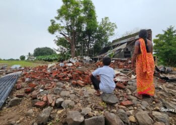 लाखी येथील गायकवाड कुटुंबाला दिलासा; शिक्षणाची जबाबदारी डॉ. प्रतापसिंह पाटील यांनी स्वीकारली