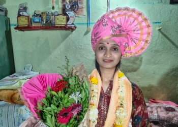 प्रतिकूल परिस्थितीवर मात करून तेजस्विनीची चमकदार झेप;वर्ग 2 अधिकारीपदाला घातलेली गवसणी ग्रामीण मुलींसाठी प्रेरणादायी