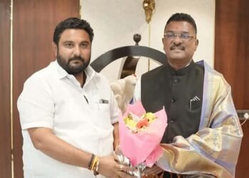 पालकमंत्री प्रताप सरनाईक यांची धनंजय सावंत यांना टाळी,धाराशिवच्या राजकारणात नवा भूचाल!