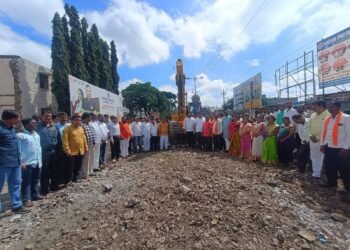 धाराशिव शहर खड्डेमुक्त होणार!राजमाता जिजाऊ चौक ते छत्रपती शिवाजी महाराज चौक ते सांजा रोड भवानी चौक रस्त्याच्या कामाचे भूमिपूजन